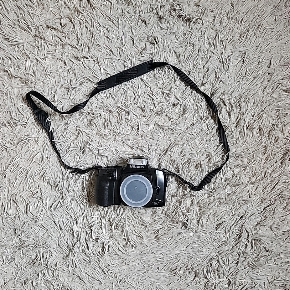 Minolta Maxxum 350si Camera No Lens Black with Strap